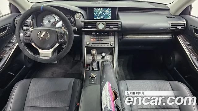 Lexus IS 2019 thumb 7