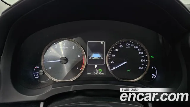 Lexus IS 2019 thumb 8