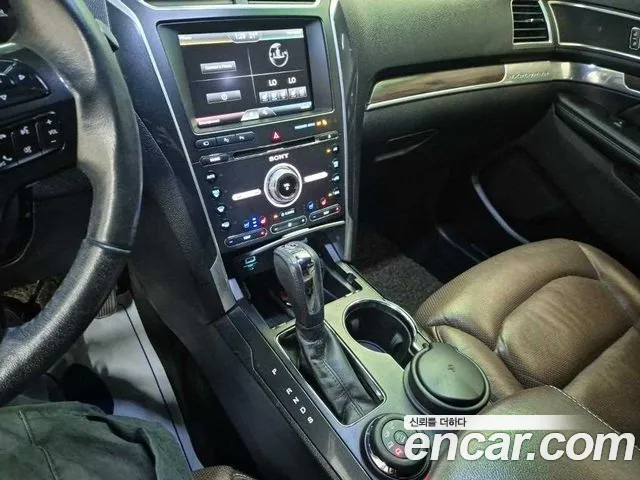 Ford Explorer 2016 thumb 10