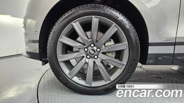 Land Rover Range Rover Velar 2018 thumb 5