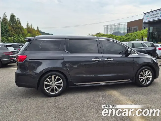 Kia Carnival 2020 thumb 4
