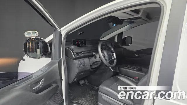 Hyundai Staria 2021 thumb 10