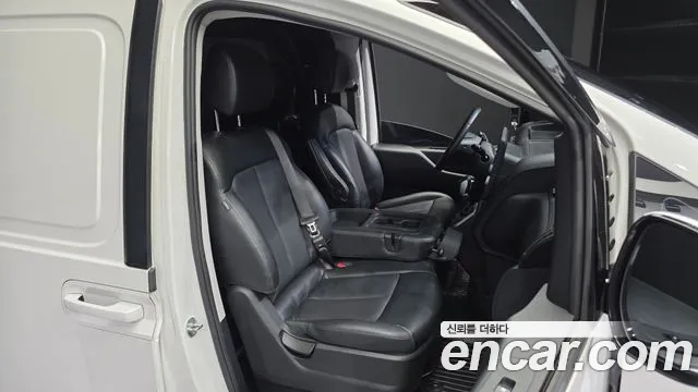 Hyundai Staria 2021 thumb 11