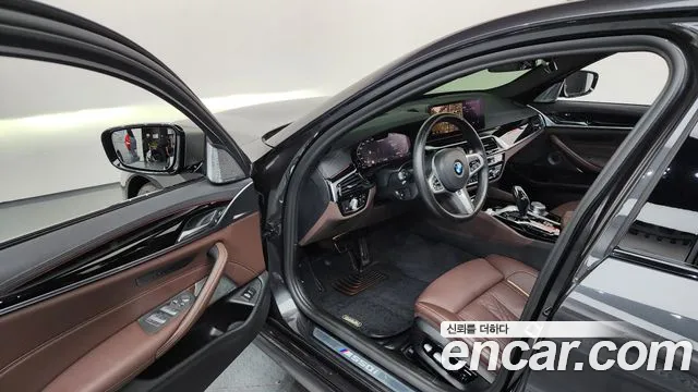 BMW 5-Series 2021 thumb 10