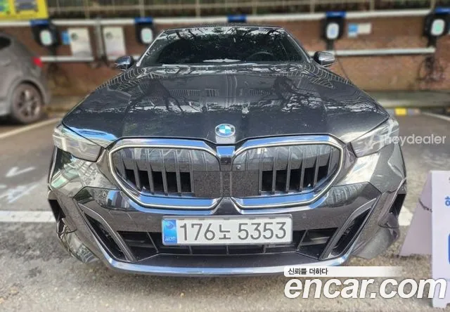 BMW 5-Series 2026 thumb 11