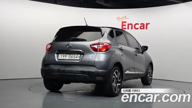 Renault-KoreaSamsung Captur 2016 thumb 2