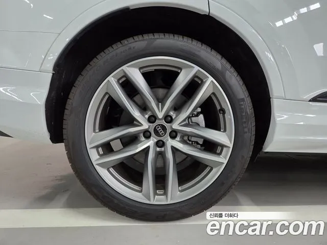Audi Q7 2025 thumb 5