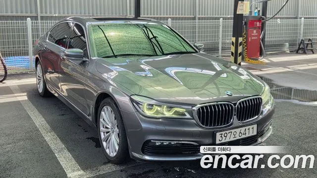 BMW 7-Series 2016 thumb 2