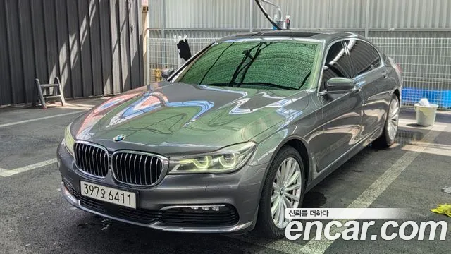 BMW 7-Series 2016 thumb 3