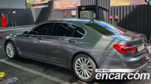 BMW 7-Series 2016 thumb 4