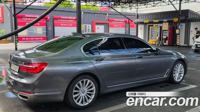 BMW 7-Series 2016 thumb 5