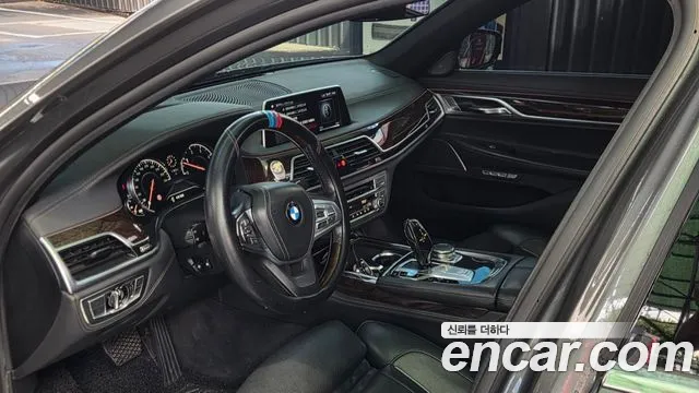 BMW 7-Series 2016 thumb 7