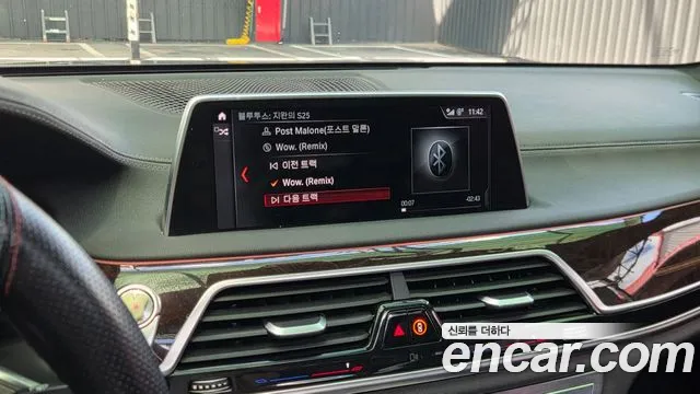 BMW 7-Series 2016 thumb 10