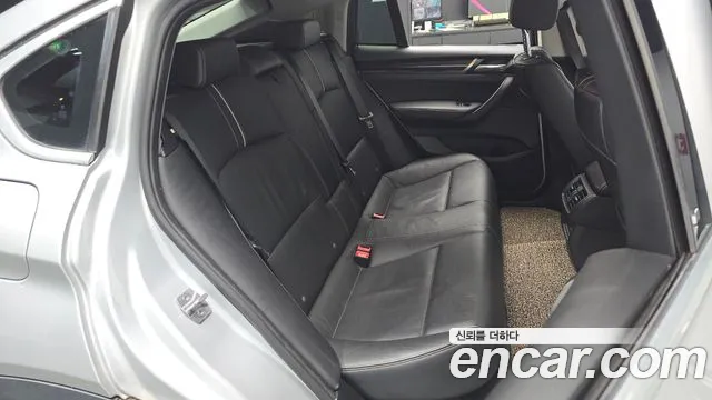 BMW X4 2015 thumb 10