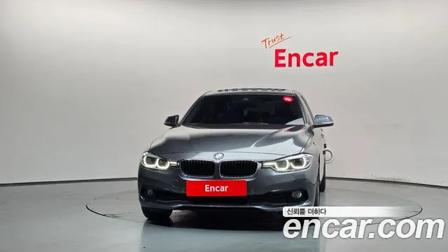 BMW 3-Series 2018 thumb 3
