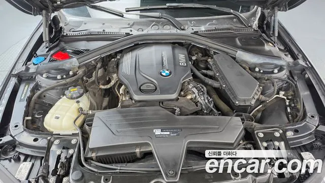 BMW 3-Series 2018 thumb 6