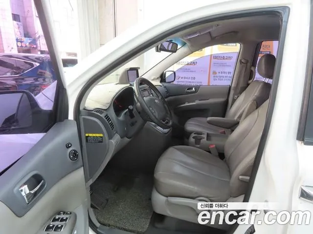 Kia Carnival 2012 thumb 5