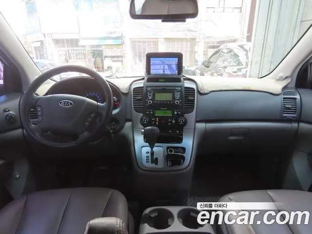 Kia Carnival 2012 thumb 7