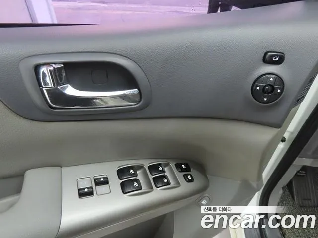 Kia Carnival 2012 thumb 9