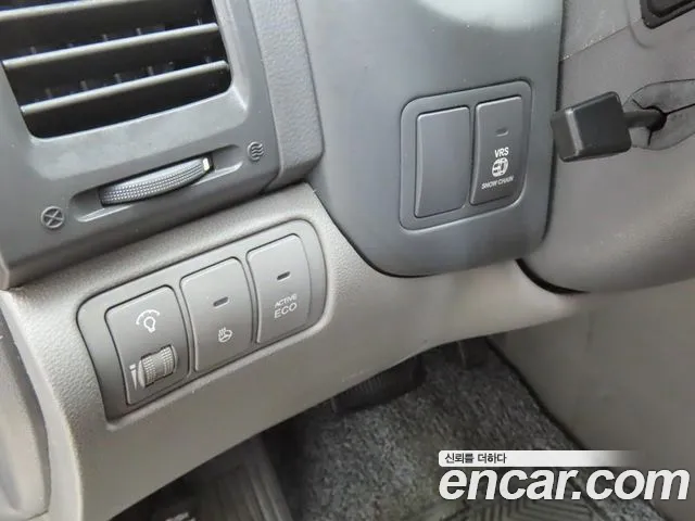 Kia Carnival 2012 thumb 10