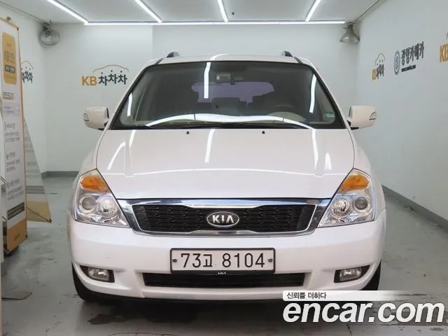 Kia Carnival 2012 thumb 11