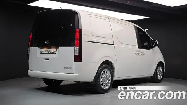 Hyundai Staria 2022 thumb 2