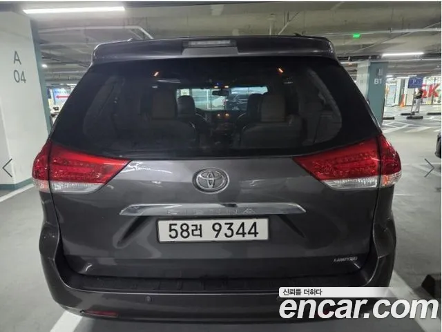 Toyota Sienna 2012 thumb 2