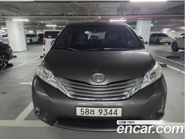 Toyota Sienna 2012 thumb 3