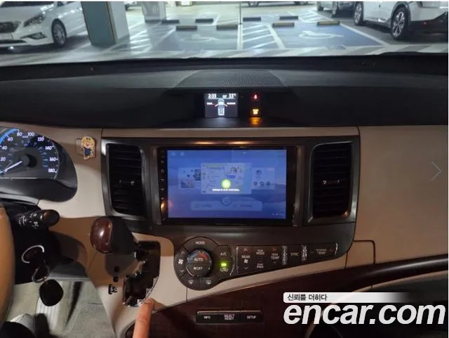 Toyota Sienna 2012 thumb 10