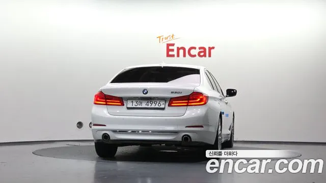 BMW 5-Series 2018 thumb 3