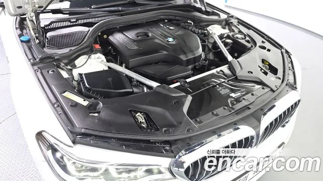BMW 5-Series 2018 thumb 5