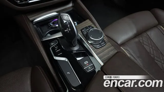 BMW 5-Series 2018 thumb 8