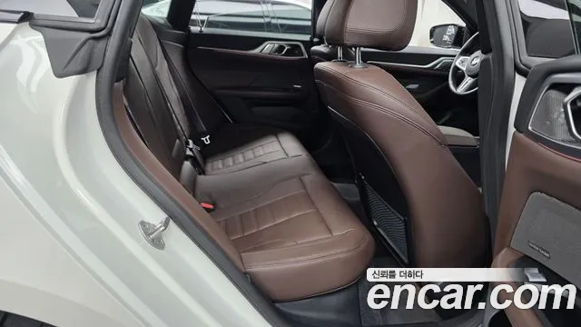 BMW 4-Series 2021 thumb 11