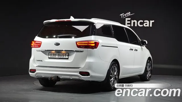 Kia Carnival 2018 thumb 2