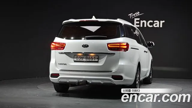 Kia Carnival 2018 thumb 4