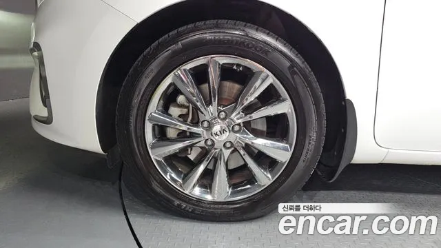 Kia Carnival 2018 thumb 5