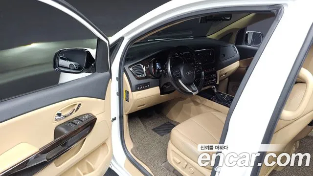 Kia Carnival 2018 thumb 10