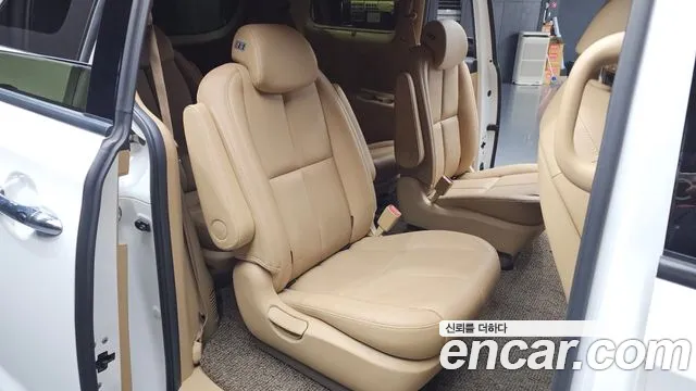 Kia Carnival 2018 thumb 11