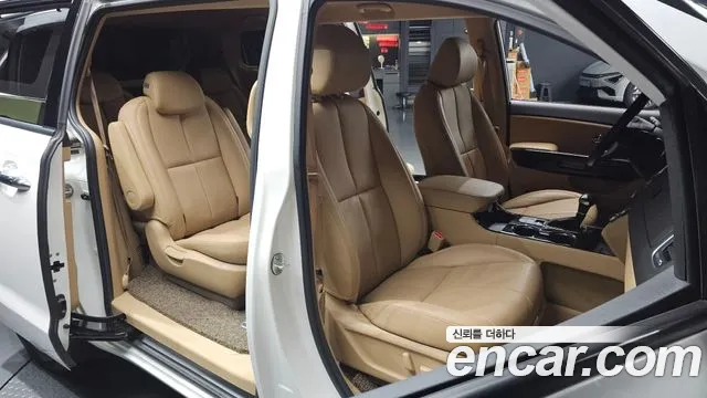 Kia Carnival 2018 thumb 12
