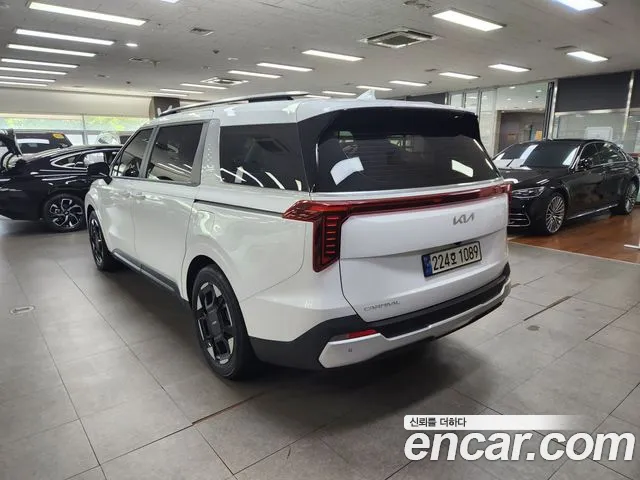 Kia Carnival 2024 thumb 2