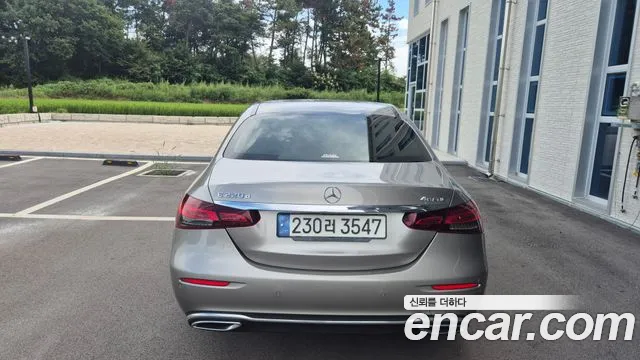 Mercedes-Benz E-Класс 2023 thumb 4