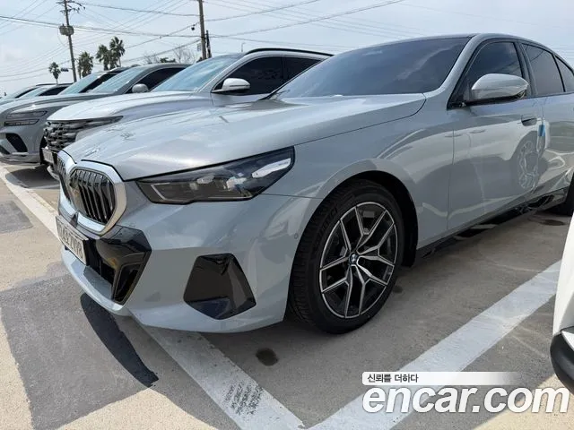 BMW 5-Series 2026 thumb 2