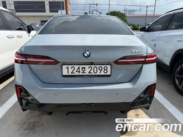BMW 5-Series 2026 thumb 4