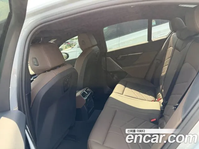 BMW 5-Series 2026 thumb 10