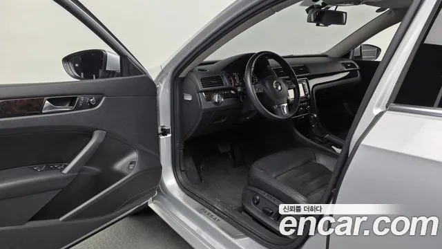 Volkswagen Passat (North America and China) 2014 thumb 10