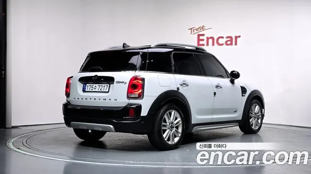 MINI Countryman 2018 thumb 2