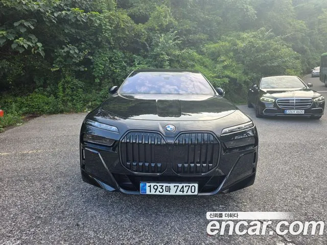BMW 7-Series 2023 thumb 2