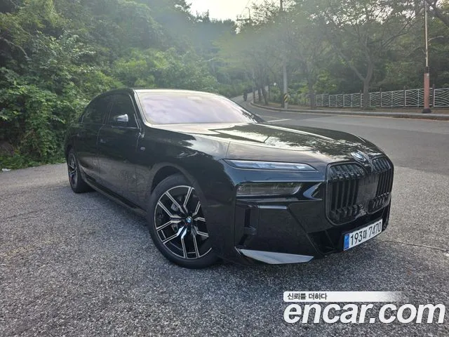BMW 7-Series 2023 thumb 3