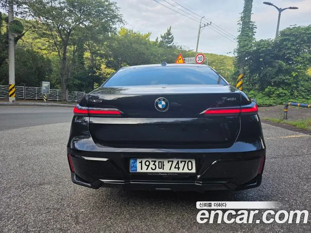 BMW 7-Series 2023 thumb 5