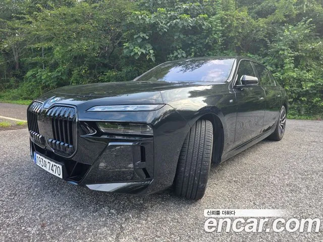 BMW 7-Series 2023 thumb 11